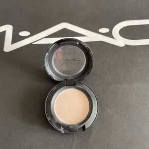 MAC Eyeshadow in Vanilla (Rare and discontinued!)